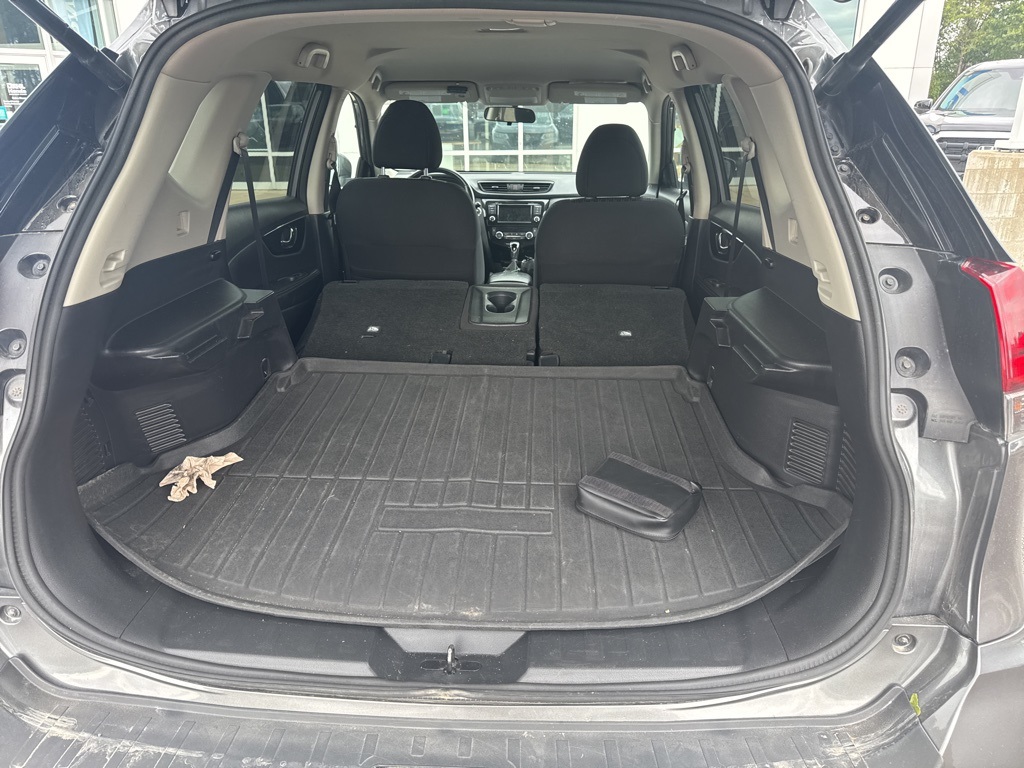 2018 Nissan Rogue SV photo 11