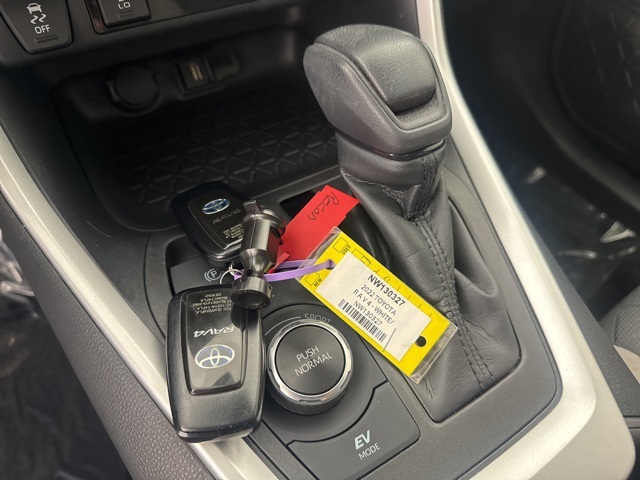 2022 Toyota RAV4 Hybrid XLE photo 27