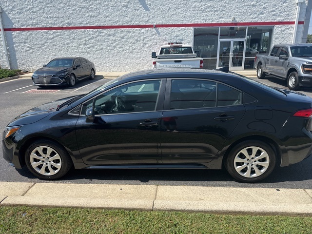 2024 Toyota Corolla LE photo 2