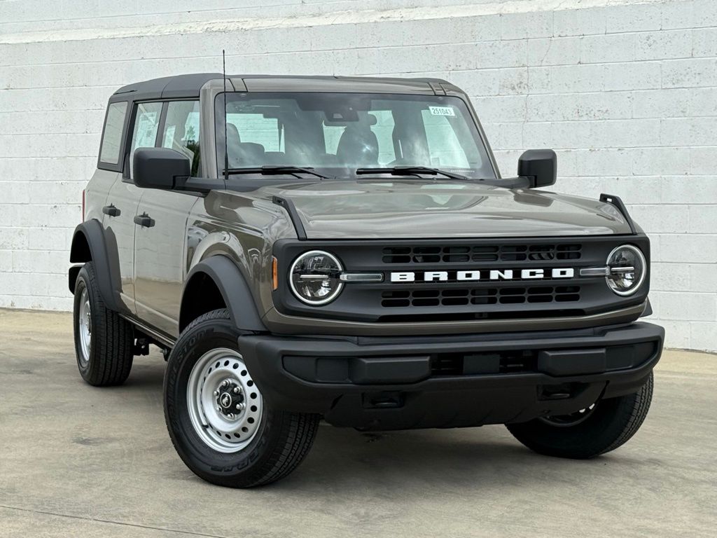 2025 Ford Bronco Base photo 2
