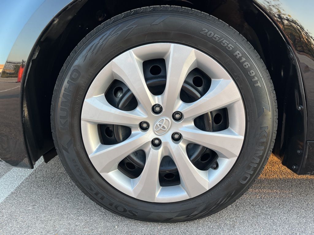 2023 Toyota Corolla LE photo 11