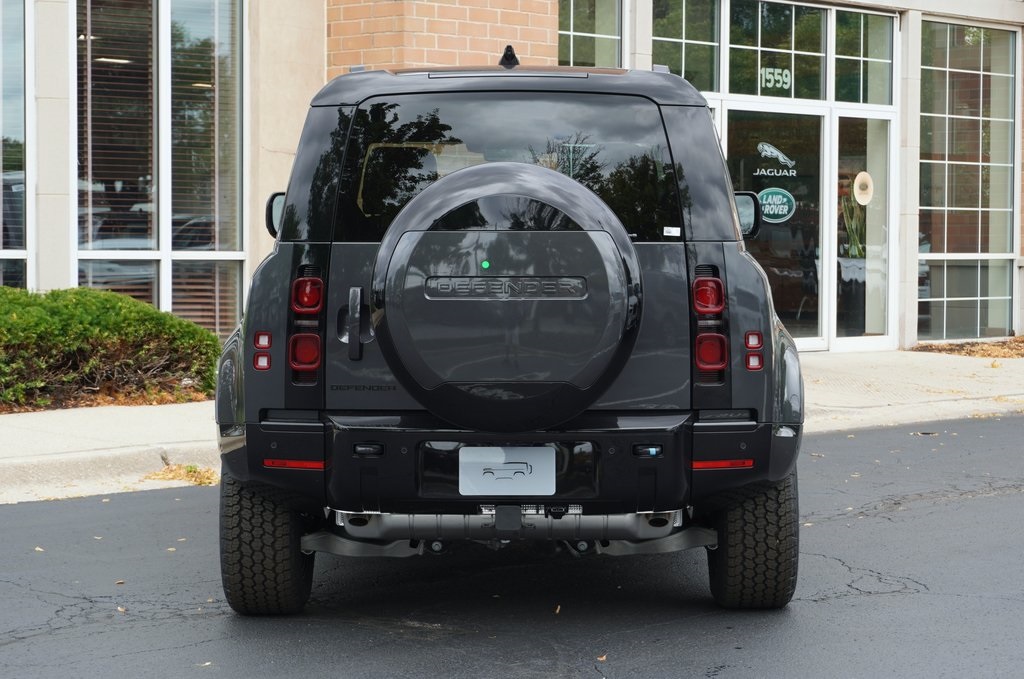 2025 Land Rover Defender 110 X-Dynamic SE photo 4