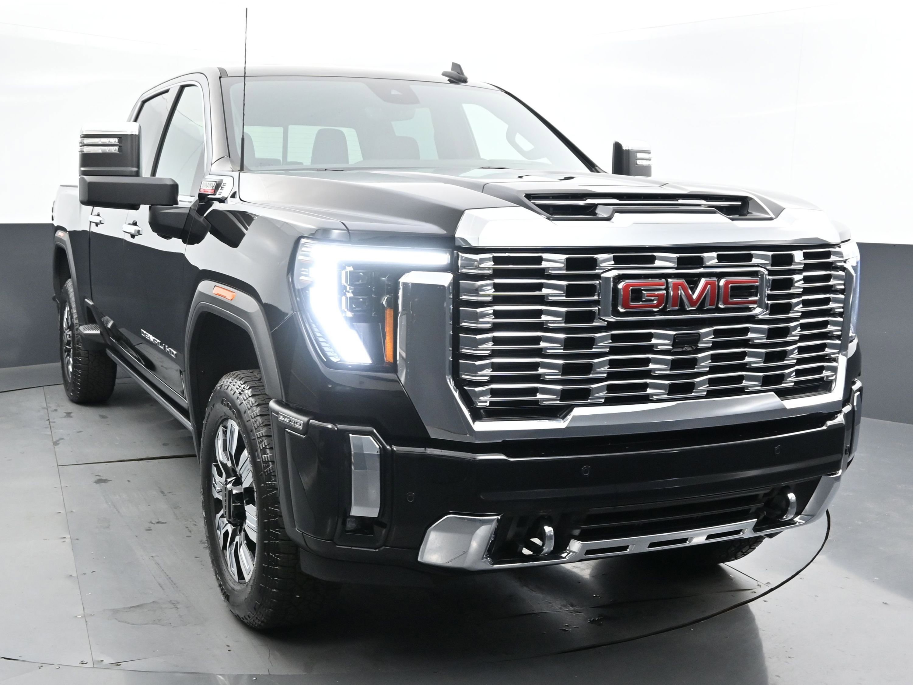 2024 Gmc Sierra 2500 HD Denali photo 2