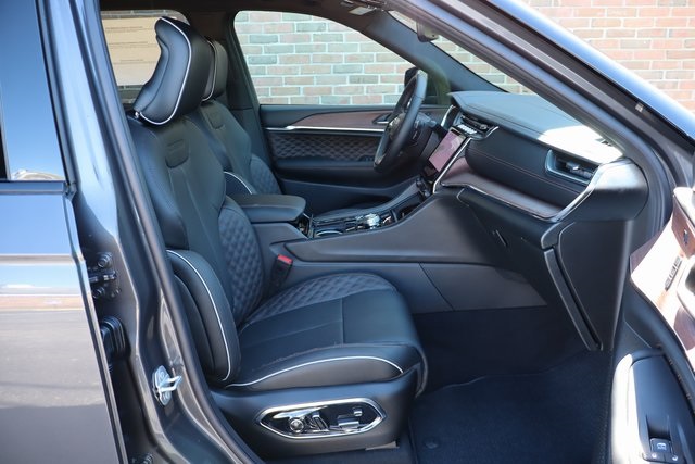 2025 Jeep Grand Cherokee Summit photo 44