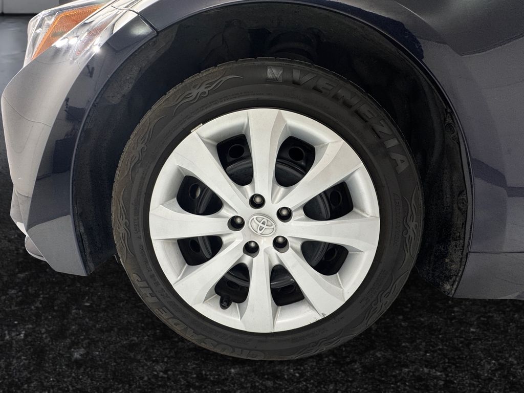 2023 Toyota Corolla LE photo 25