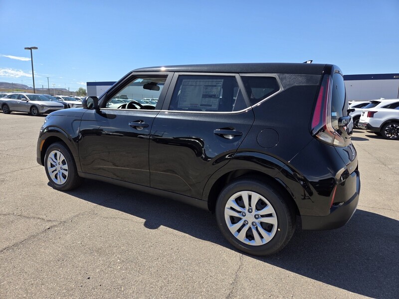 2025 Kia Soul LX photo 3