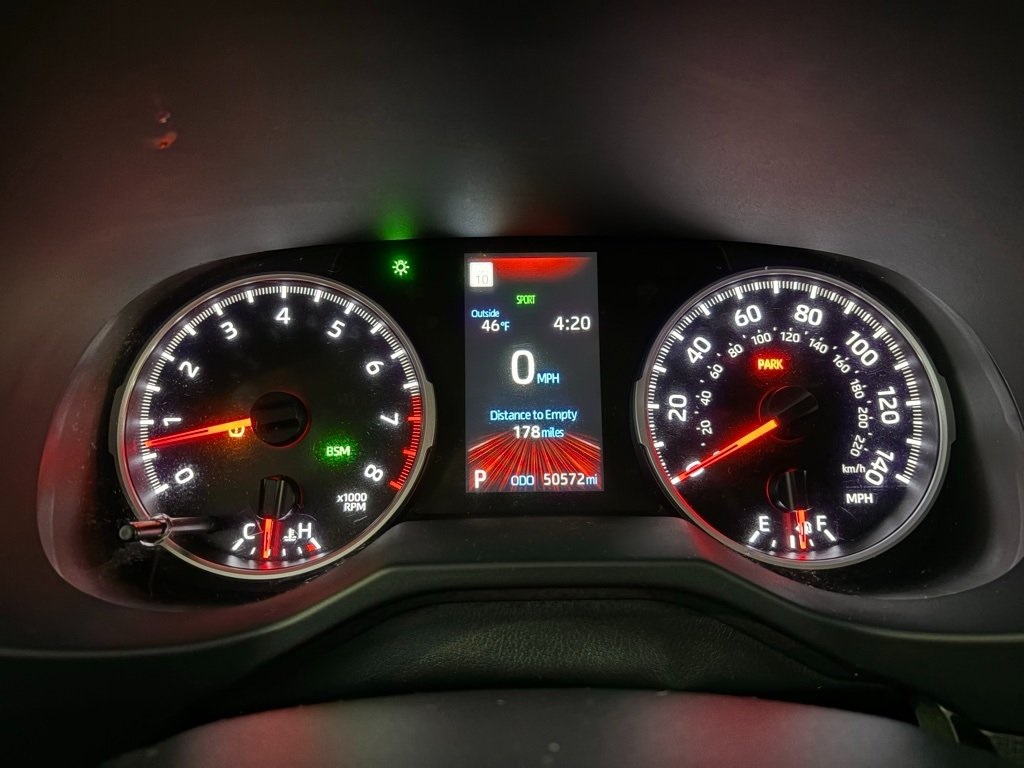 2021 Toyota RAV4 XLE photo 31