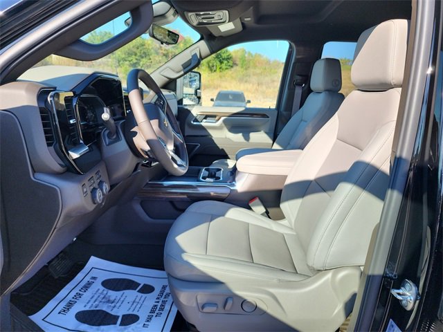 2025 Chevrolet Silverado 2500HD LT photo 16