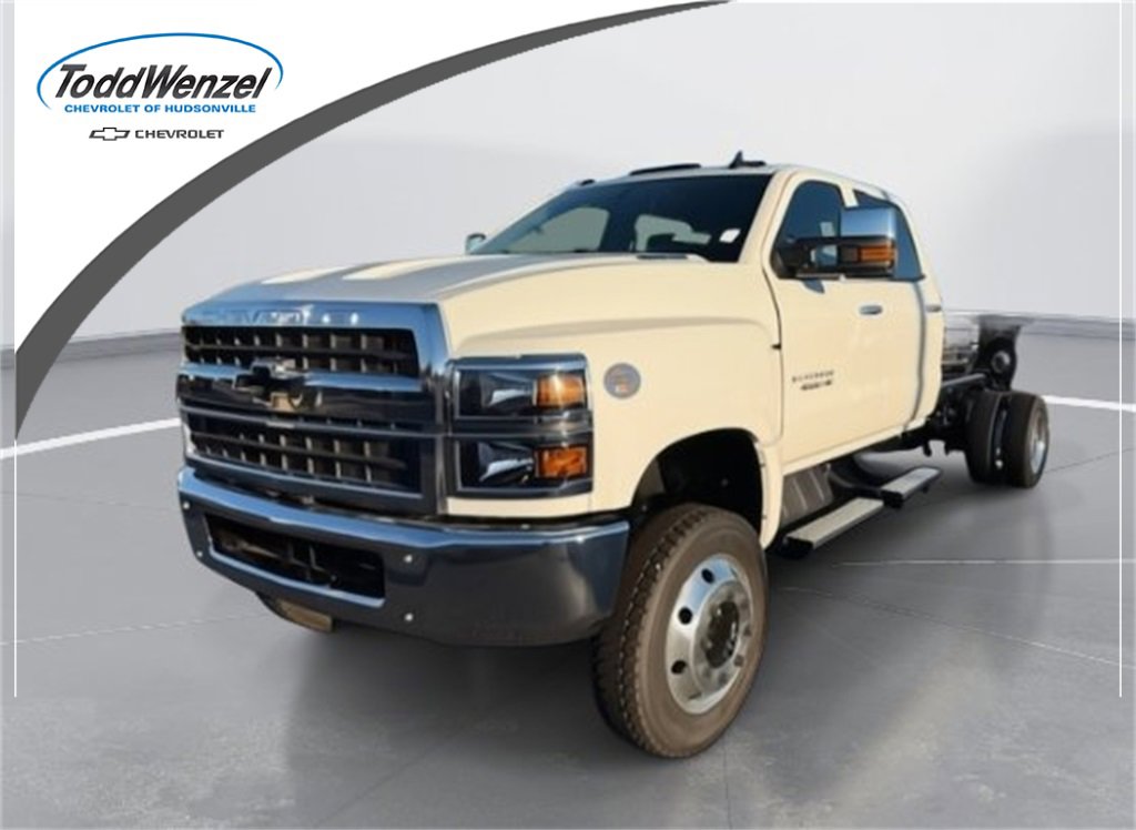 2024 Chevrolet Silverado 4500 Medium Duty Chassis Cab Work Truck's photo