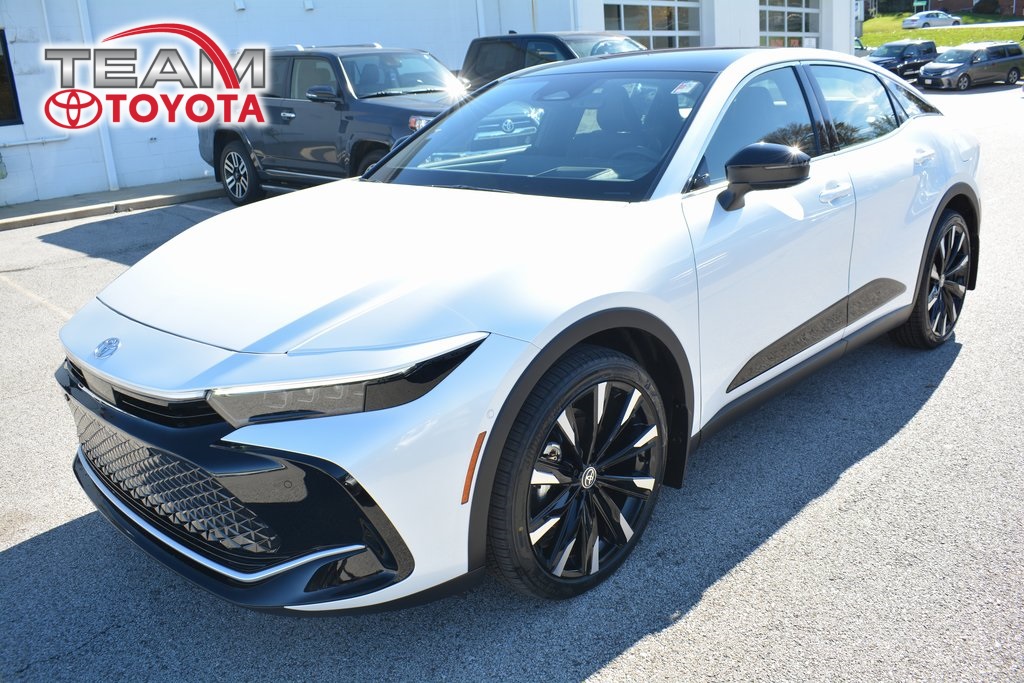 2026 Toyota Crown Platinum's photo