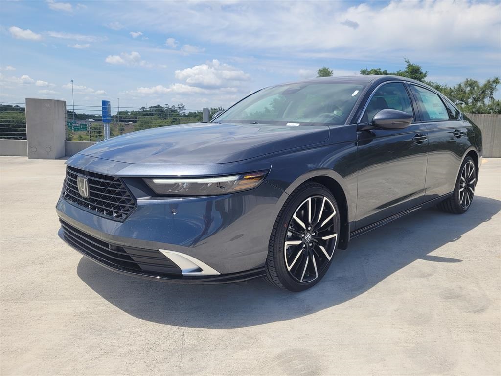 2025 Honda Accord Hybrid Touring photo 3
