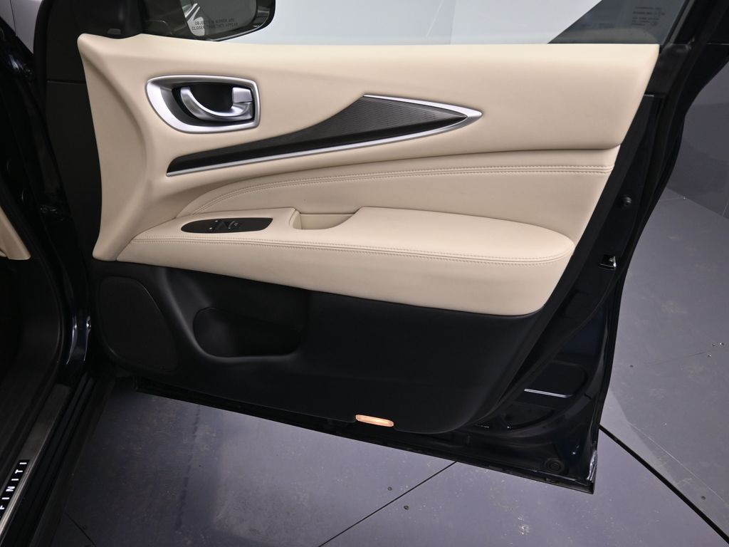 2019 Infiniti QX60 Luxe photo 19