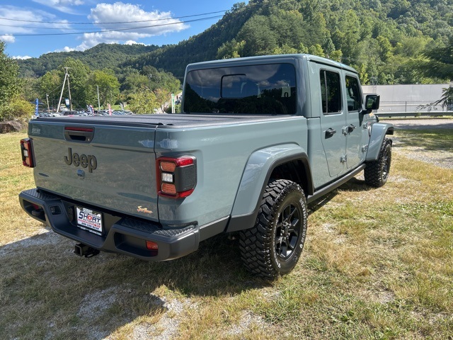 2024 Jeep Gladiator photo 5