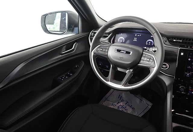 2025 Jeep Grand Cherokee Laredo Altitude photo 7