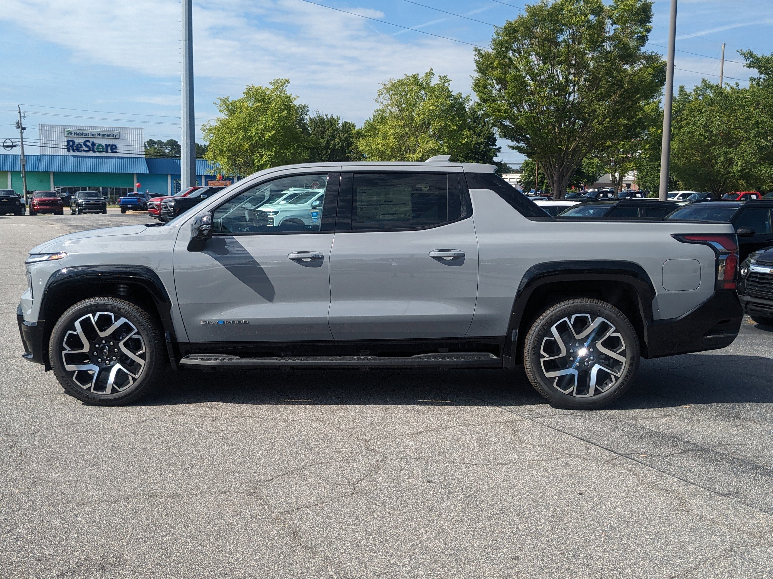 2025 Chevrolet Silverado EV RST photo 7