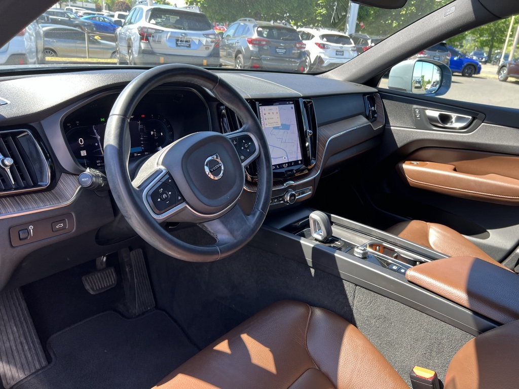 2022 Volvo XC60 B5 Momentum photo 11