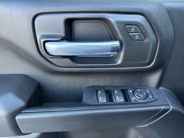 2025 Chevrolet Silverado 2500HD Custom photo 11