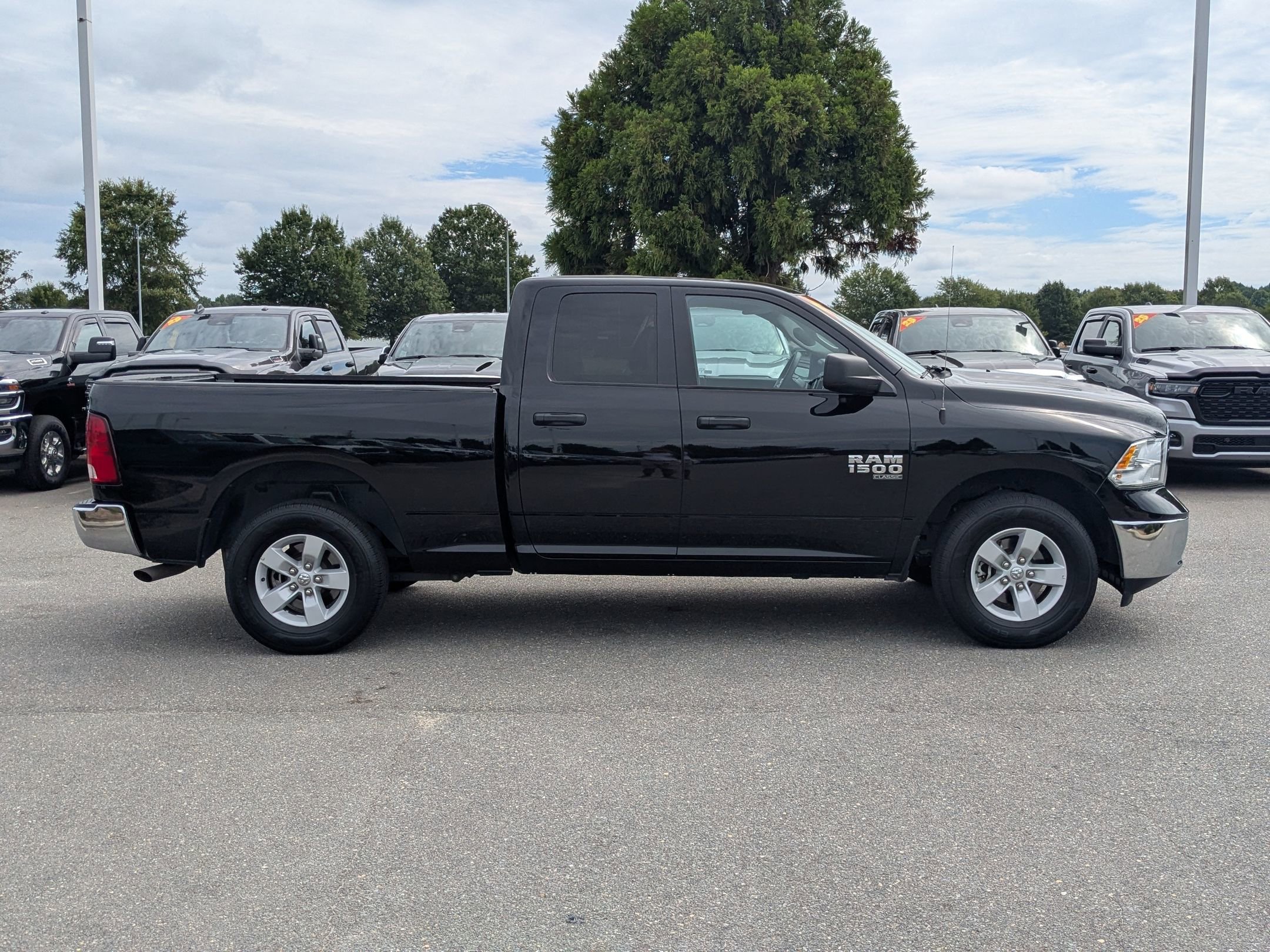 2024 Ram 1500 Classic SLT photo 4
