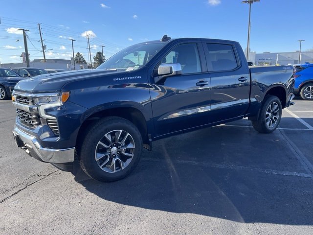 2022 Chevrolet Silverado 1500 LT photo 3