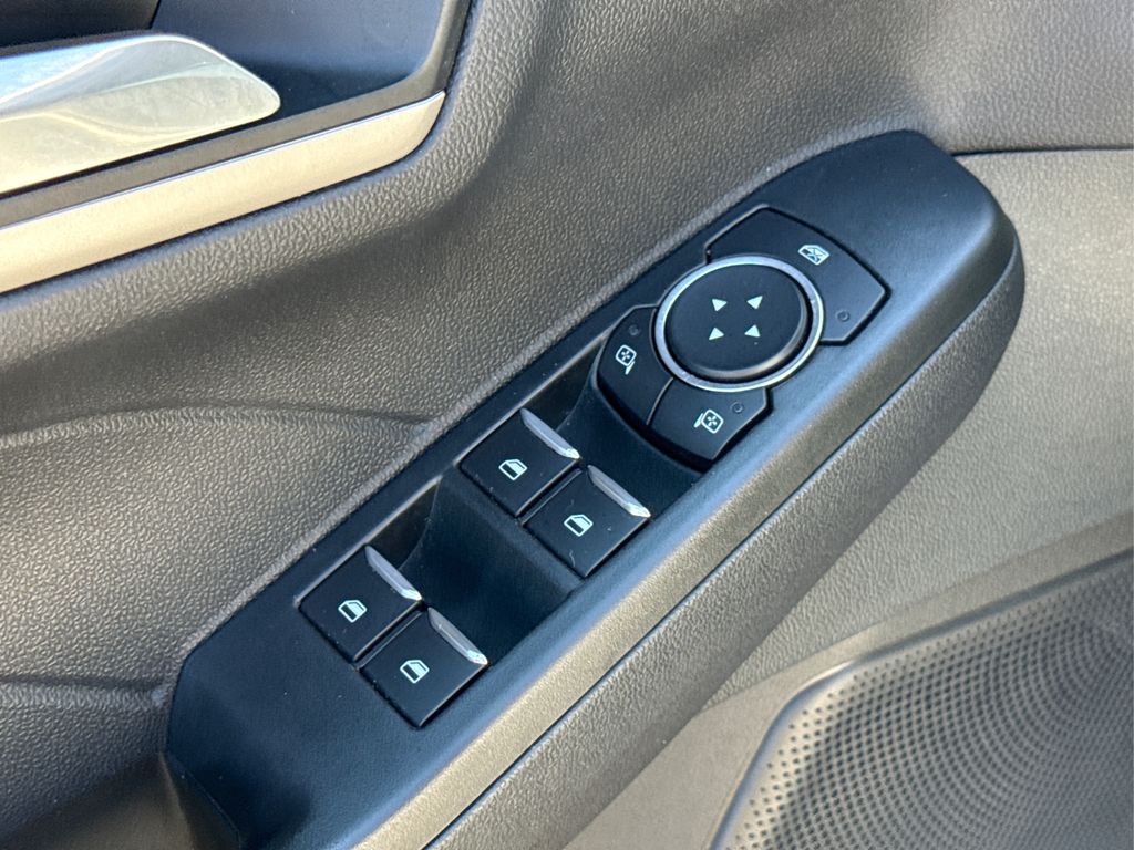 2022 Ford Escape SEL photo 28