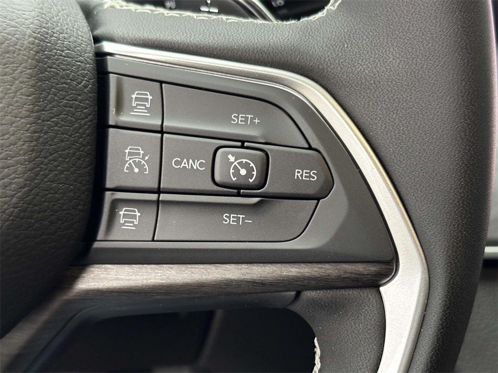 2025 Jeep Grand Cherokee Limited photo 5