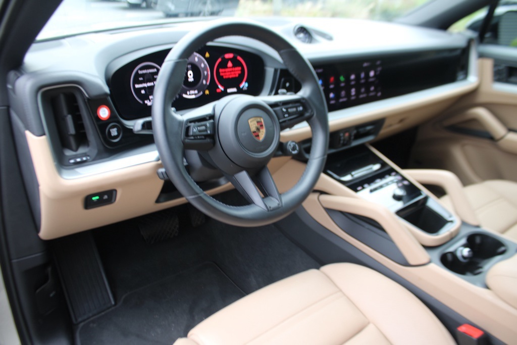 2025 Porsche Cayenne Coupe Base photo 4