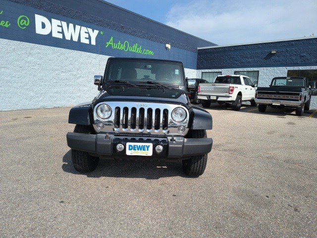 2016 Jeep Wrangler Unlimited Sahara photo 8