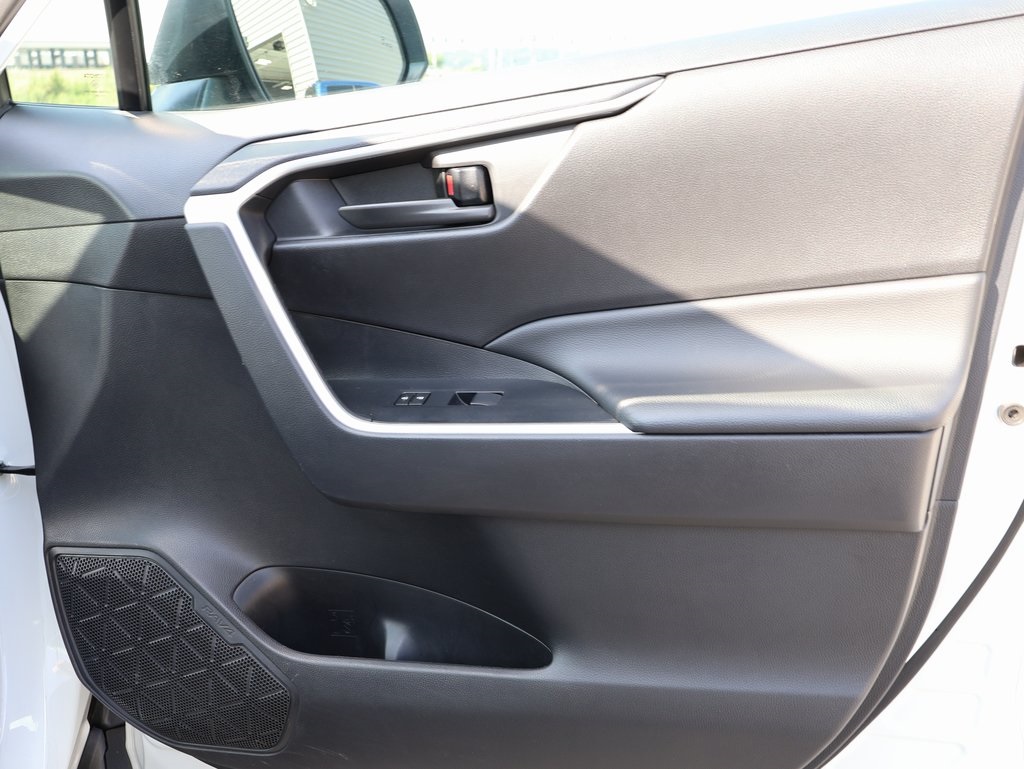 2024 Toyota RAV4 Hybrid LE photo 7