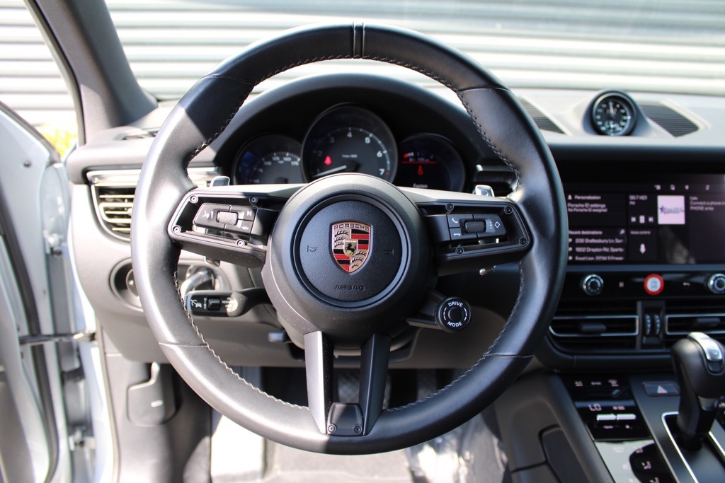 2024 Porsche Macan Base photo 24