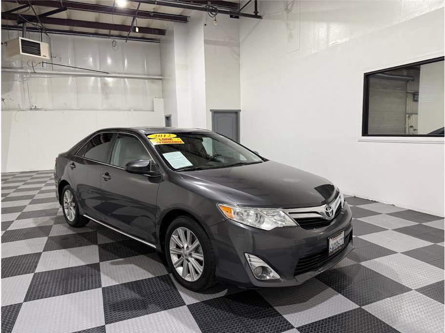 2012 Toyota Camry XLE photo 3