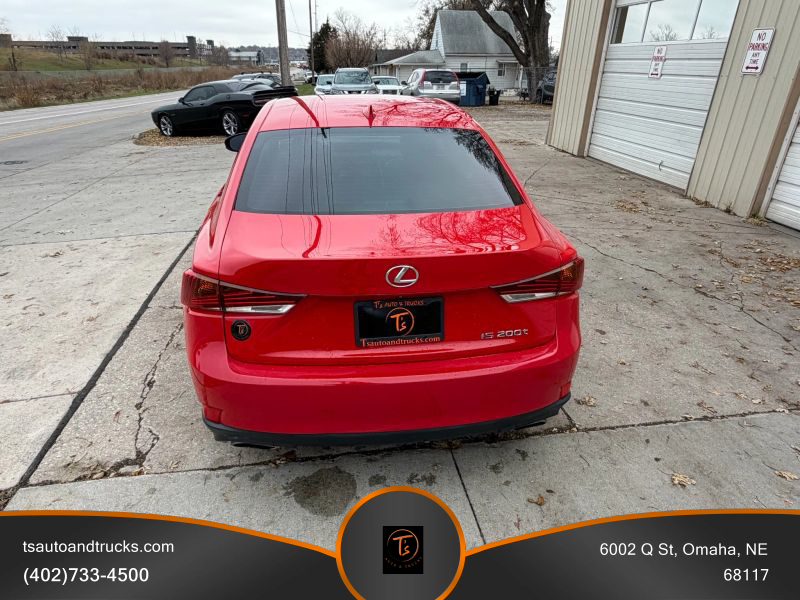 2017 Lexus IS 200t photo 3