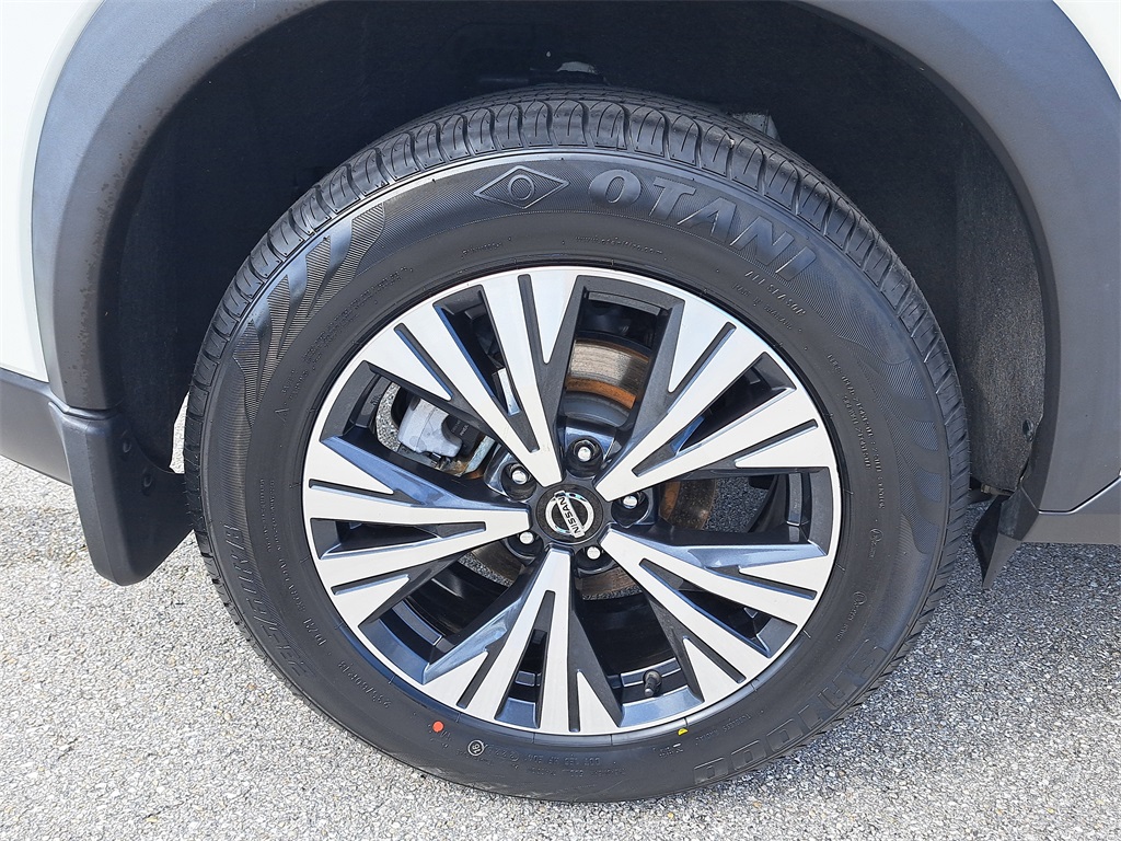 2021 Nissan Rogue SV photo 8