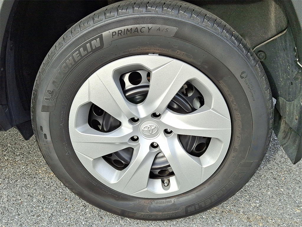2023 Toyota RAV4 LE photo 19