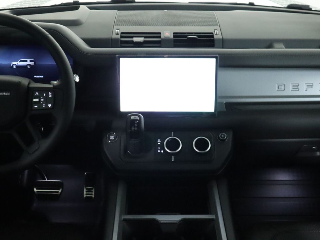 2025 Land Rover Defender 130 V8 photo 13