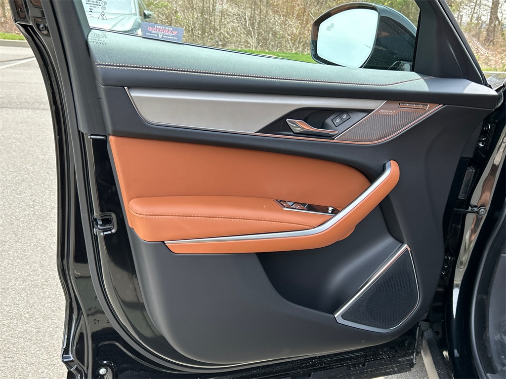 2026 Jaguar F-PACE P250 R-Dynamic S photo 9