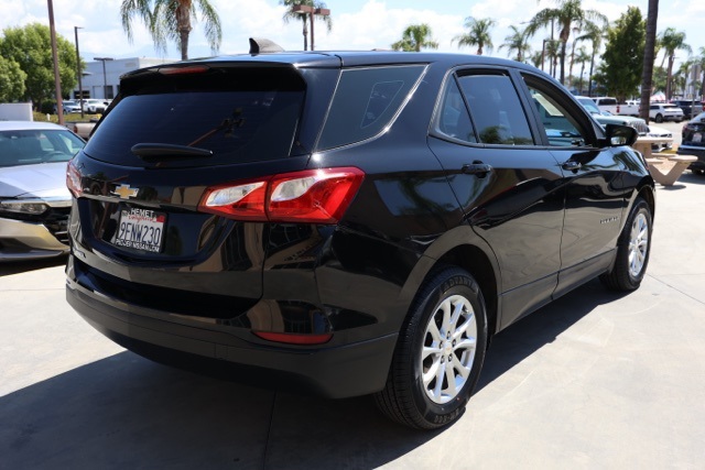 2021 Chevrolet Equinox LS photo 2