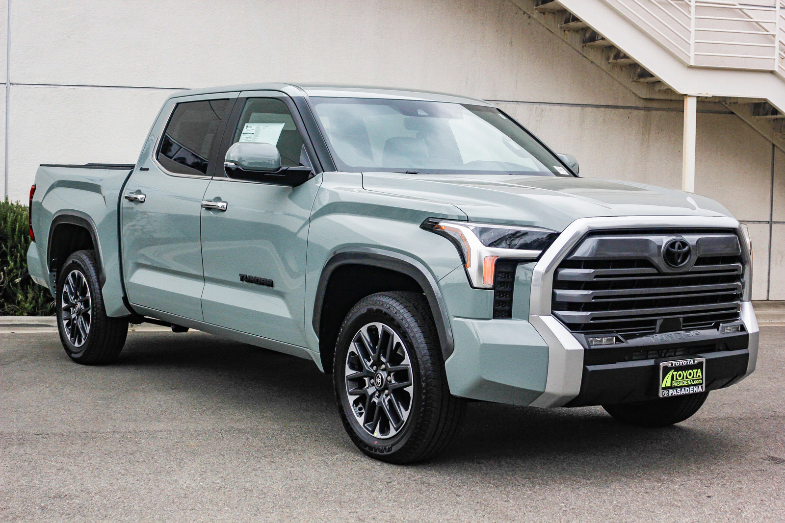 2025 Toyota Tundra Limited photo 3