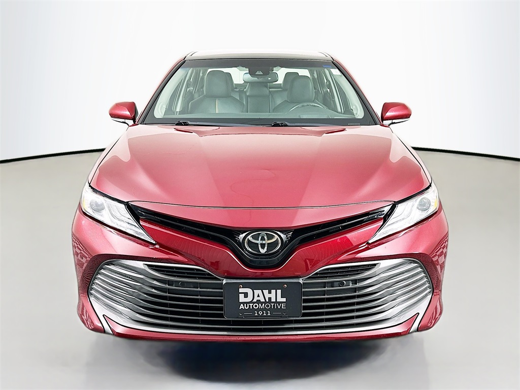2018 Toyota Camry XLE photo 2