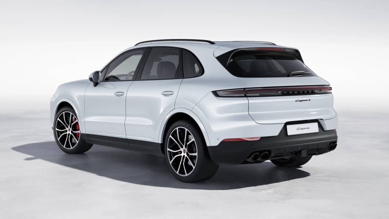 2026 Porsche Cayenne S photo 3