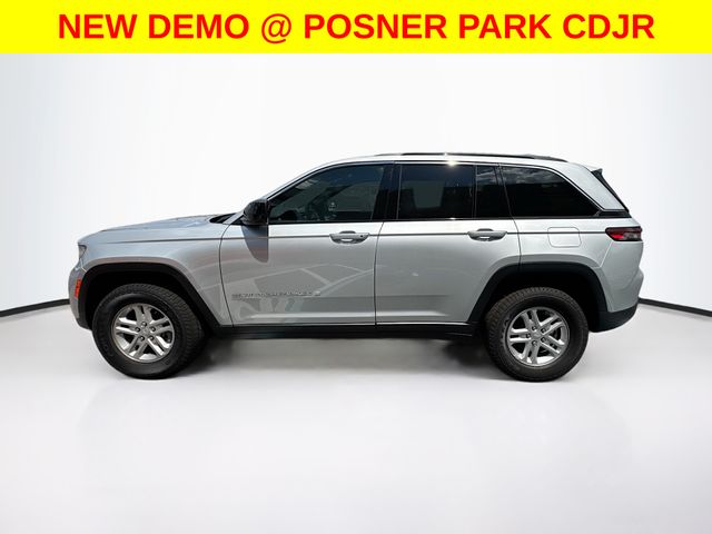 2025 Jeep Grand Cherokee Laredo photo 8