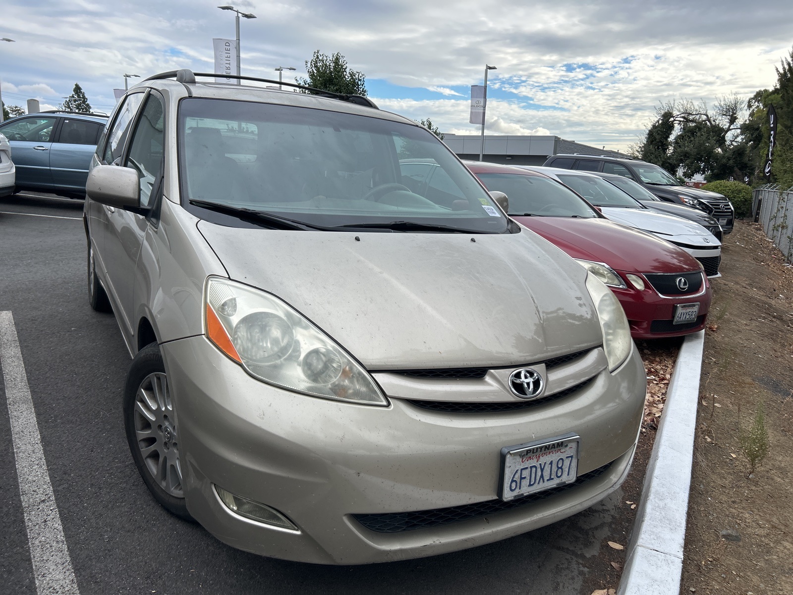 2008 Toyota Sienna XLE photo 2