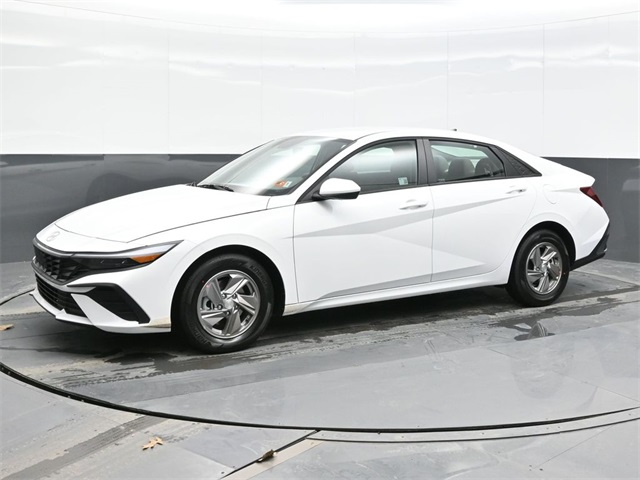 2025 Hyundai Elantra SE photo 3