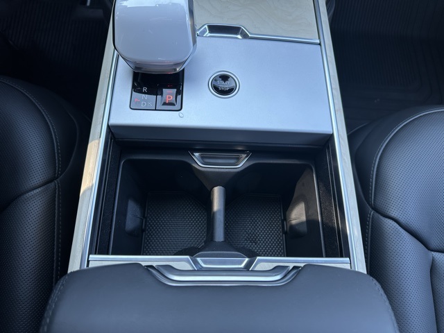 2025 Land Rover Range Rover SV photo 21