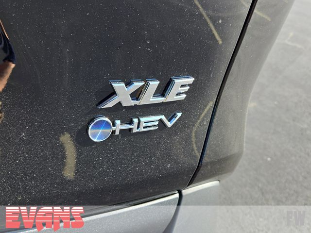2025 Toyota RAV4 Hybrid XLE photo 3