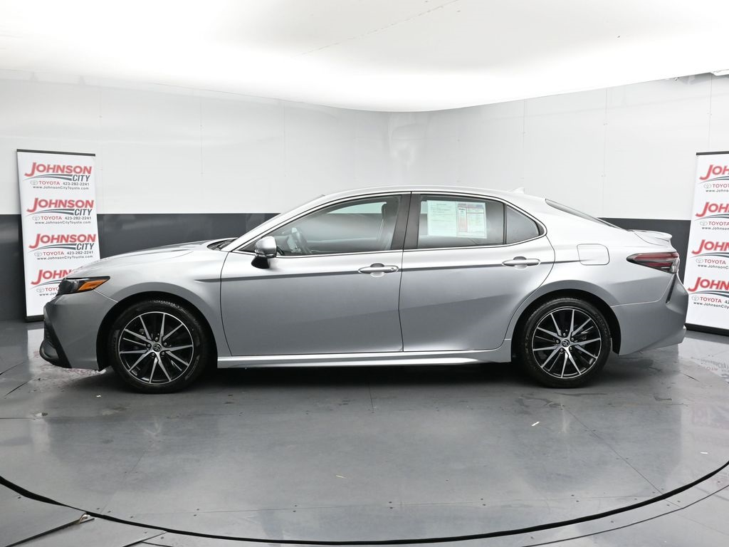 2022 Toyota Camry SE photo 4