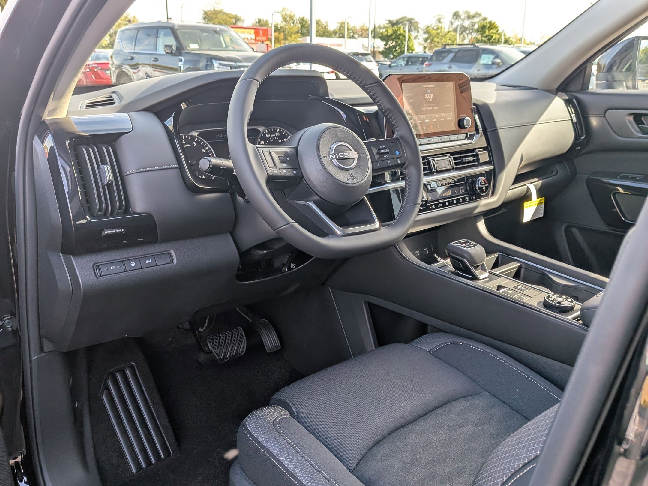 2025 Nissan Pathfinder SV photo 8