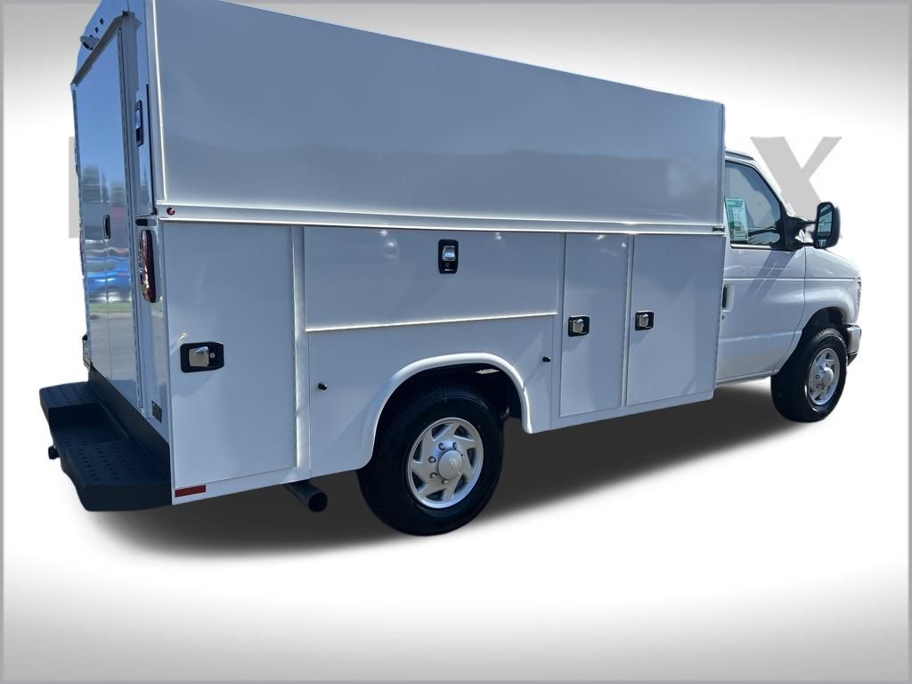 2025 Ford E-350 Base photo 3