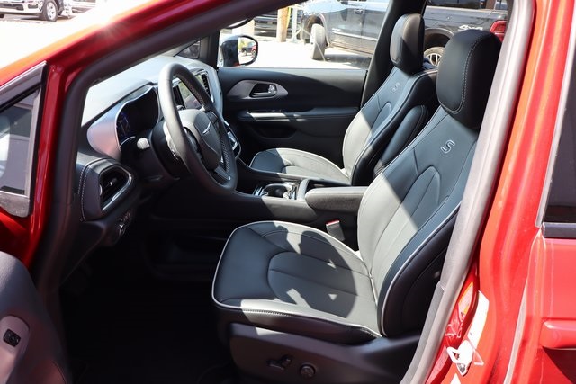2026 Chrysler Pacifica Limited S Appearance photo 9