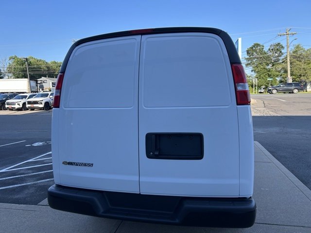 2025 Chevrolet Express Cargo 3500 photo 3