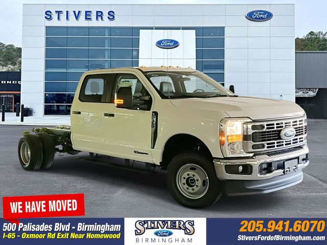2025 Ford F-350 Super Duty Chassis Cab XL's photo